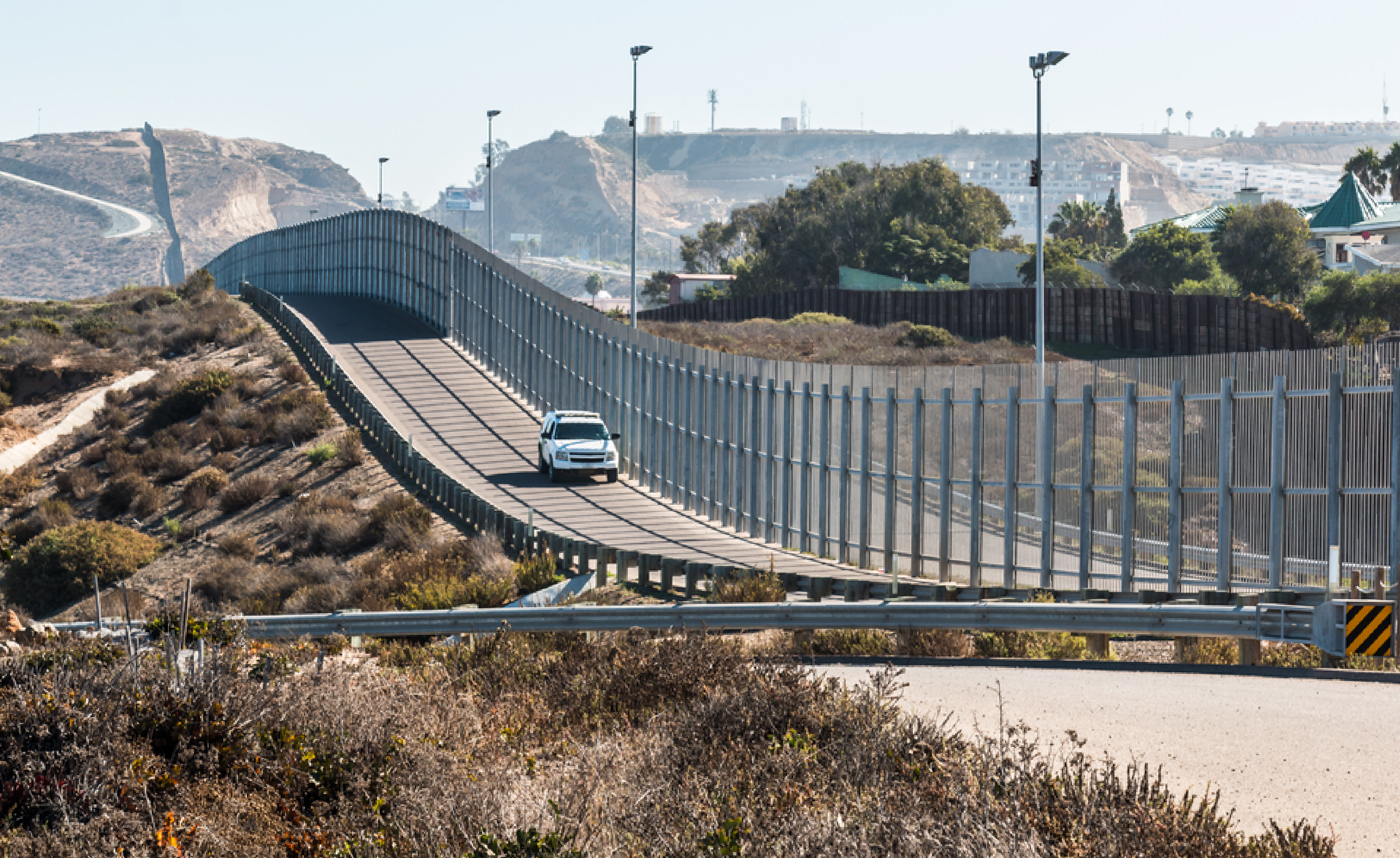 car-patrolling-us-mexico-border